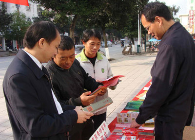 普法宣传进万家，法治烟草促和谐——各地烟草部门多形式开展“12·4”国家宪法日法制宣传活动